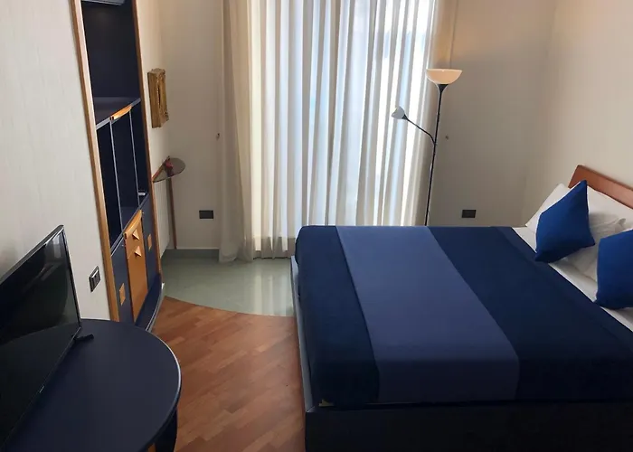 לינה וארוחת בוקר Smln &