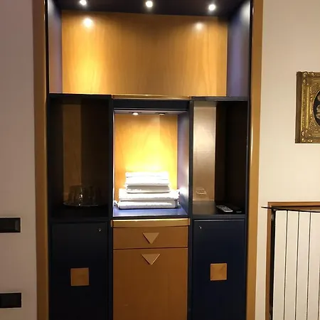 Smln & Oda ve Kahvaltı Napoli